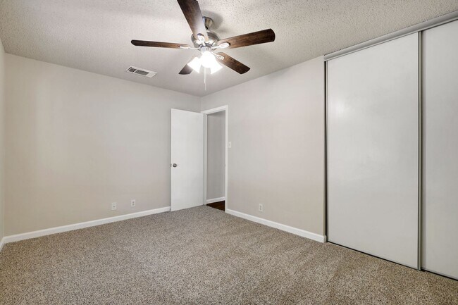 Building Photo - Fully Renovated Single-Story Brick Home in...