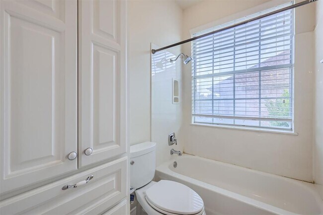 Building Photo - 2114 Cliffs Edge Dr