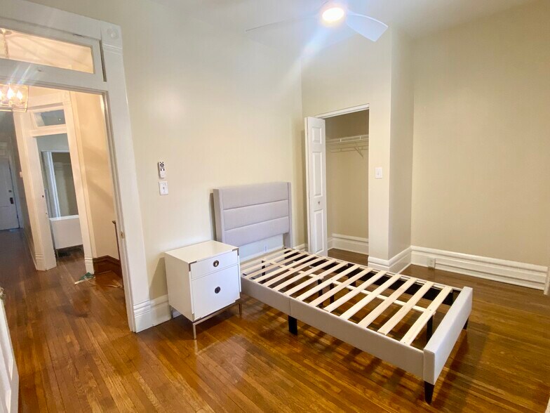 Building Photo - 1372 Neil Ave