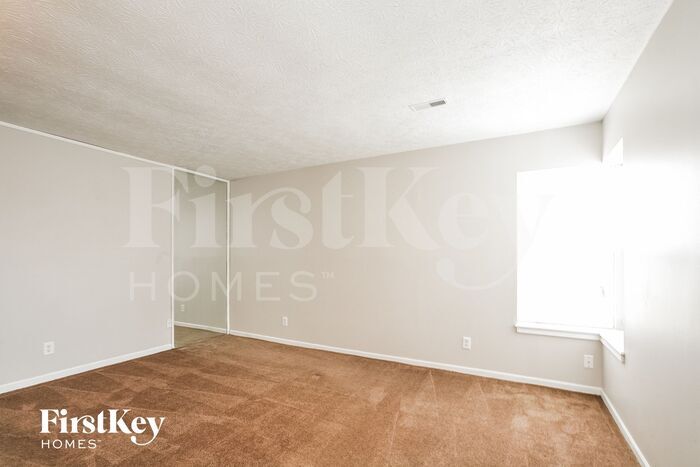 Building Photo - 6903 Hardwood Dr