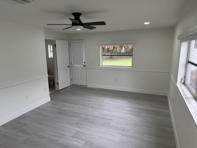 Building Photo - 539 Sunset Blvd