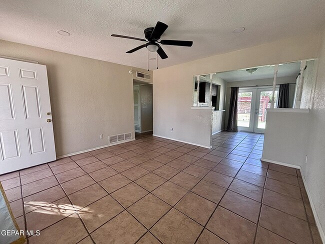 Building Photo - 10517 Tareyton St