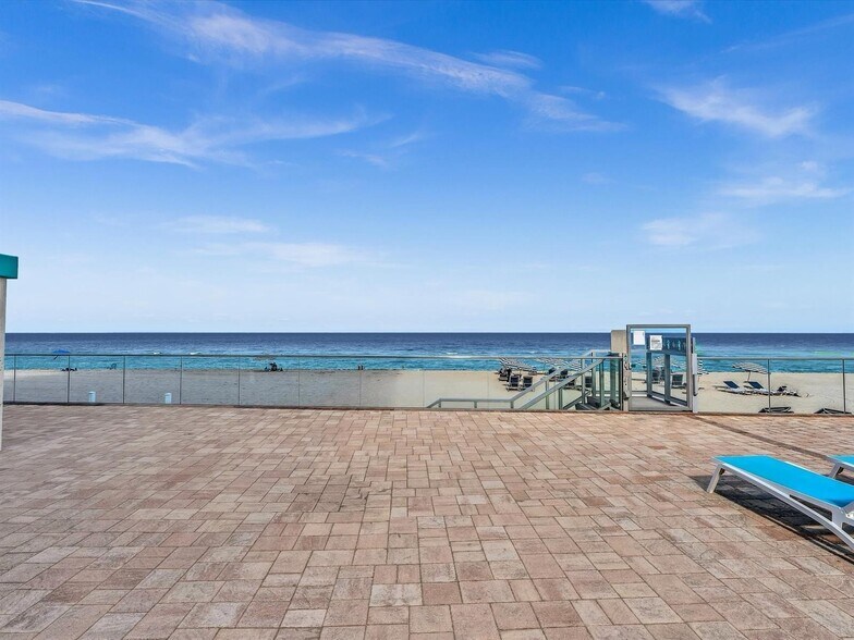 Building Photo - 3725 S Ocean Dr