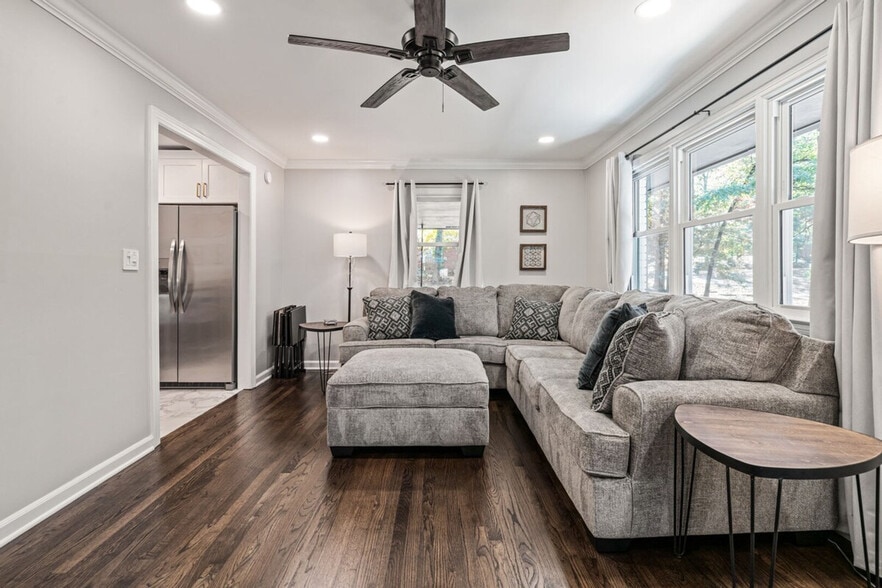 Building Photo - 6 Oriole Dr