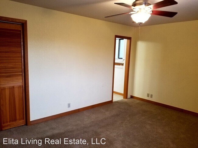 Building Photo - 2 br, 2 bath House - 4709 Phinney Ave N