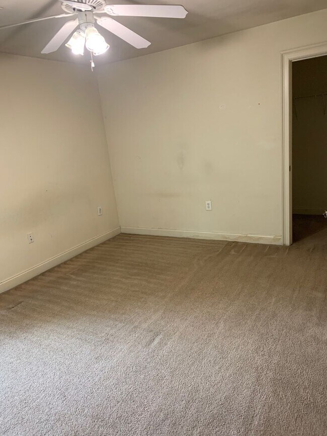 Building Photo - Eagles Landing 4 Bedroom Available for Fall 2026!!