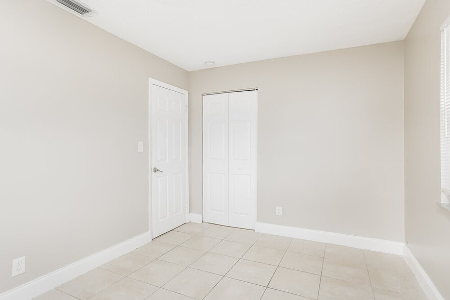 Building Photo - 4620 SW 23rd St