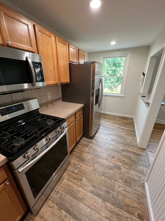 Building Photo - Charming 3-bedroom, 1-bathroom home locate...