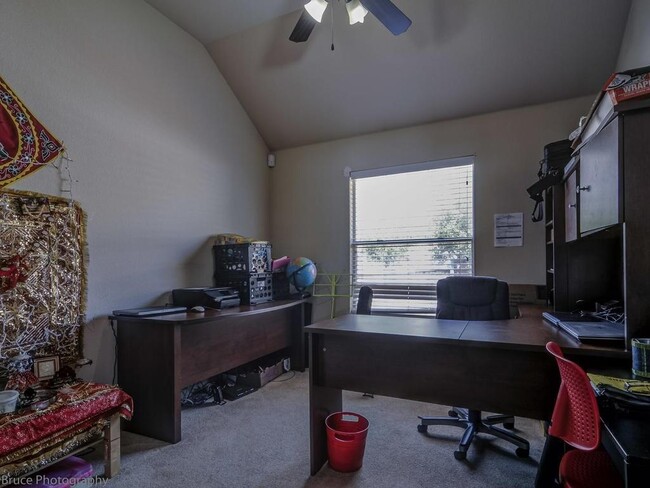 Building Photo - 1720 Harvest Bend Ln