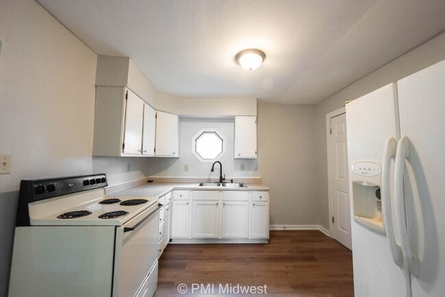 Building Photo - 3026 S Rybolt Ave