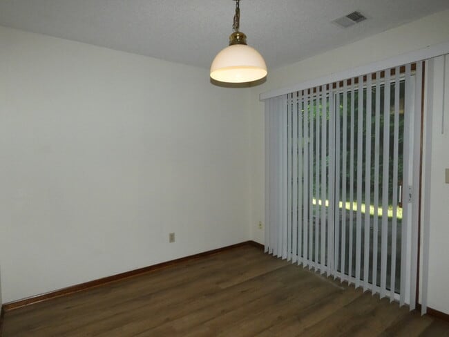 Building Photo - Beautiful Updated TownHome in Park Hill Sc...