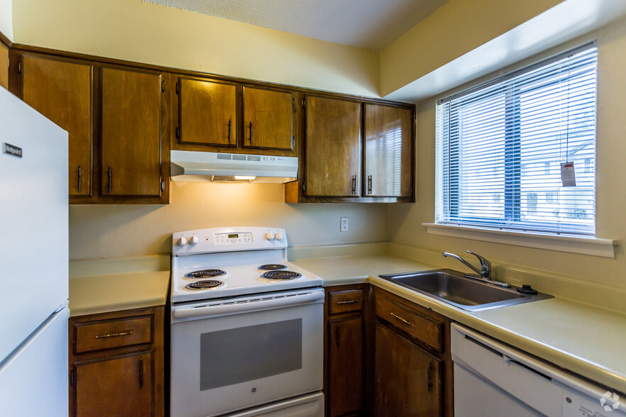 Kitchen - Collier Village Apartments