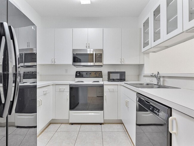 Building Photo - 4964 SW 128th Ave
