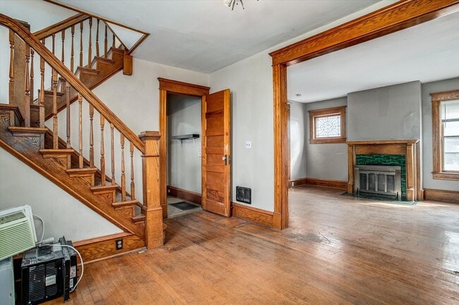 Building Photo - 908 E 31st St