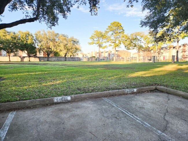 Building Photo - BEAUTIFUL REMODELED 1 BEDROOM 1 BATH CONDO.  GREAT LOCATION!