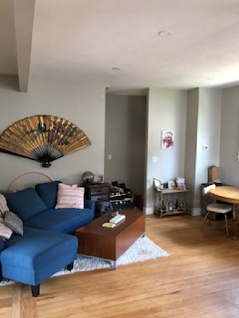 Building Photo - 412 E 4th St