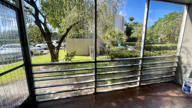 Screened Patio - 485 N Pine Island Rd