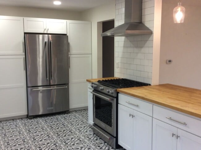 Building Photo - Browns Point Beauty! Spacious 2BDRM/1.75 BATH Home with Partial View of the Sound!