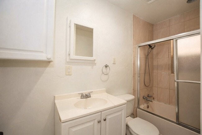 Building Photo - 4405 SE 40th St