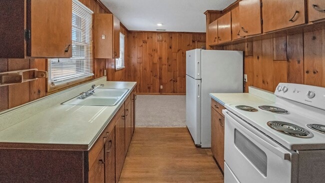 Building Photo - Cozy 3-Bedroom Home with Corner Lot in Rincon