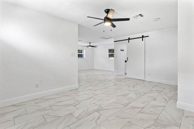 Building Photo - 519 29th St