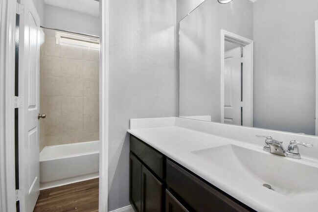 Building Photo - 2335 Spring Hollow Dr