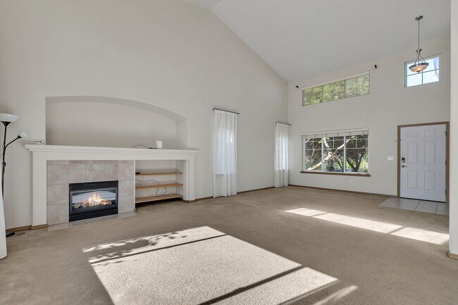 Building Photo - Beautiful Gated Home in Puyallup