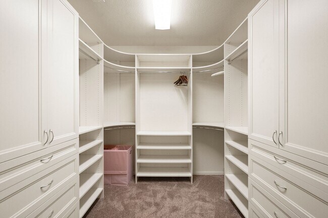 Building Photo - Fully Furnished Home in South Grand Prairi...