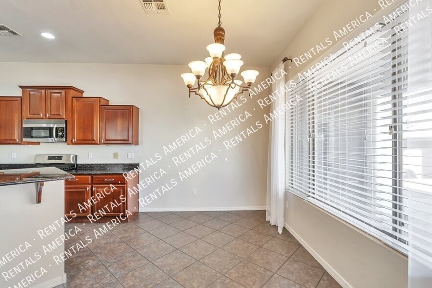 Building Photo - 561 E Via Puente De La Lluvia