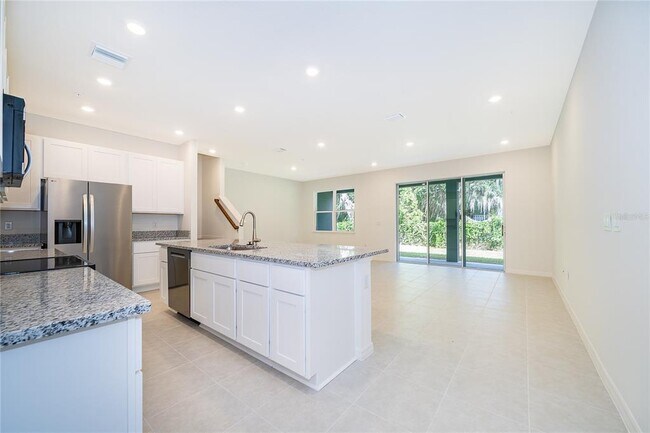 Building Photo - 5285 Luisa Ct