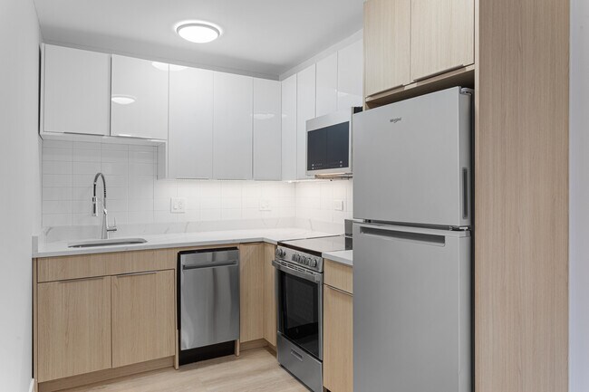 Building Photo - 6026 N Winthrop Ave