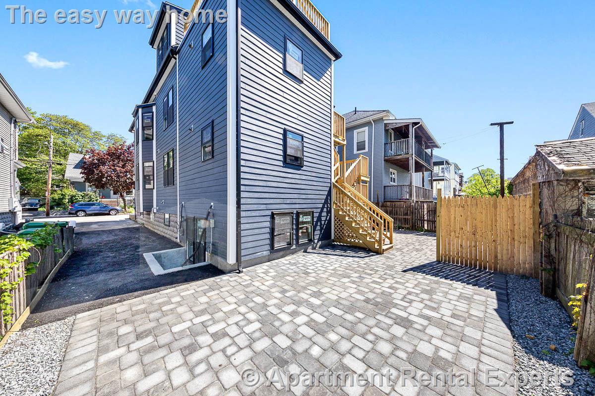 Building Photo - 70 Stanley Ave