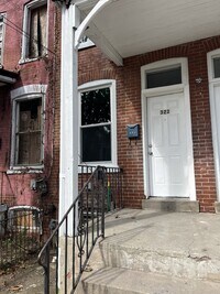 Building Photo - 322 E 11th St