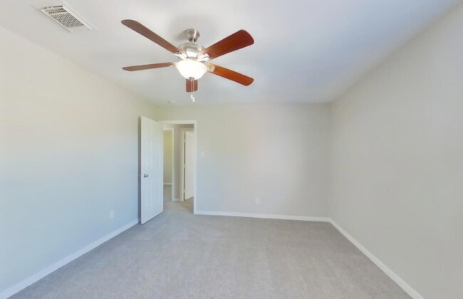 Building Photo - Chic & Comfortable 3-Bedroom Property Ready to Move In