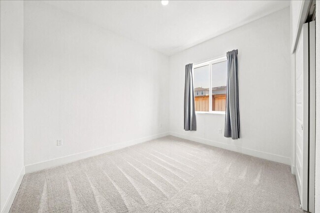 Building Photo - 12725 Parakeet Wy