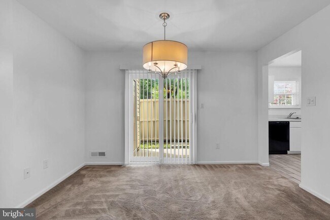 Building Photo - 155 Steeplechase Ct