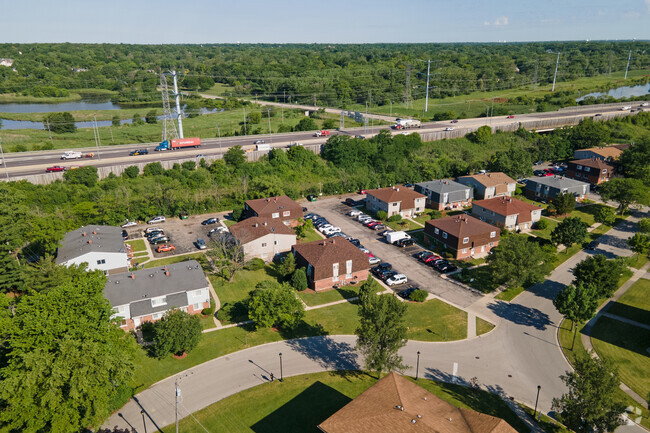 Aerial Photo - Glen Ellyn Court