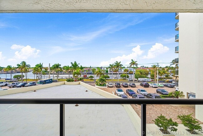 Building Photo - 2727 S Ocean Blvd