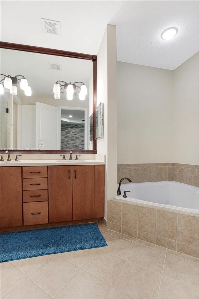 Building Photo - 13013 Riverwalk Cir S