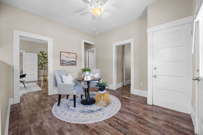 Building Photo - 2 or 3 bed/1 bath house in Indian Hills av...