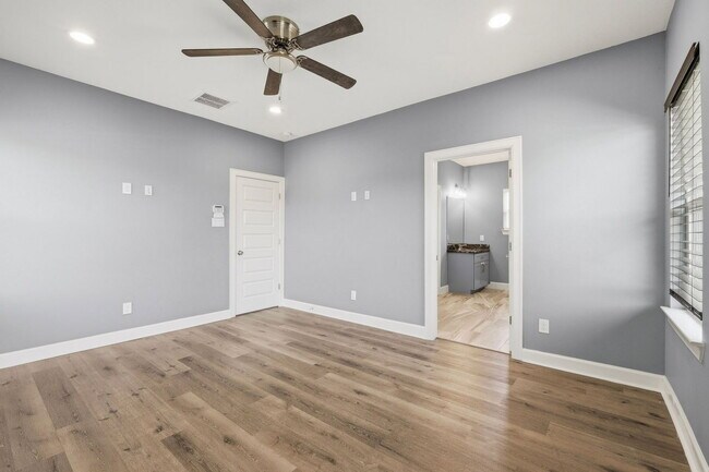 Building Photo - 8419 Observatory St