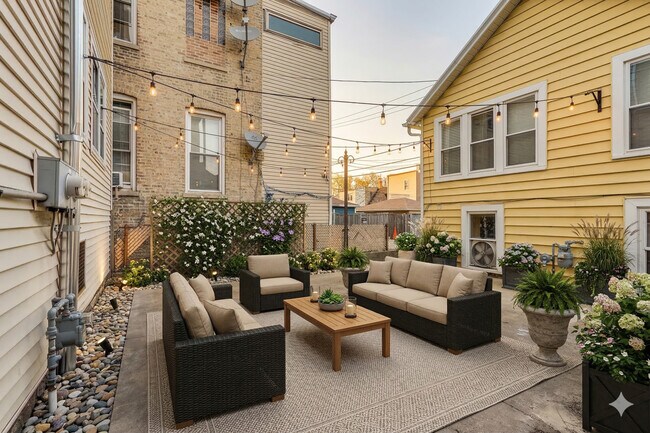 Building Photo - 3351 S Union Ave