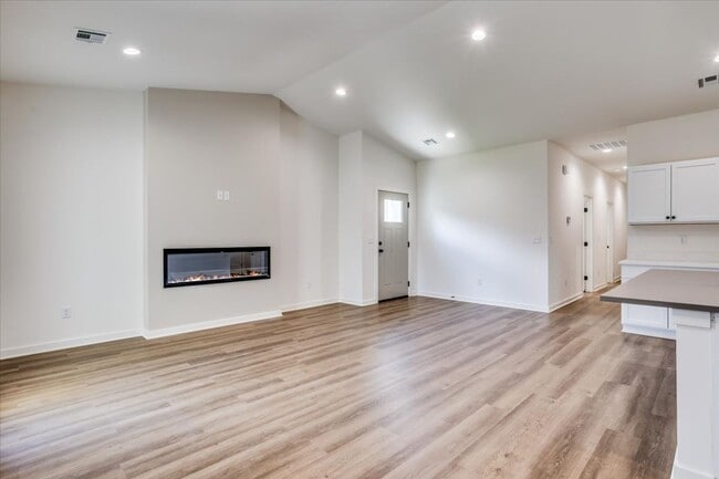 Building Photo - 2013 N Melody Ln