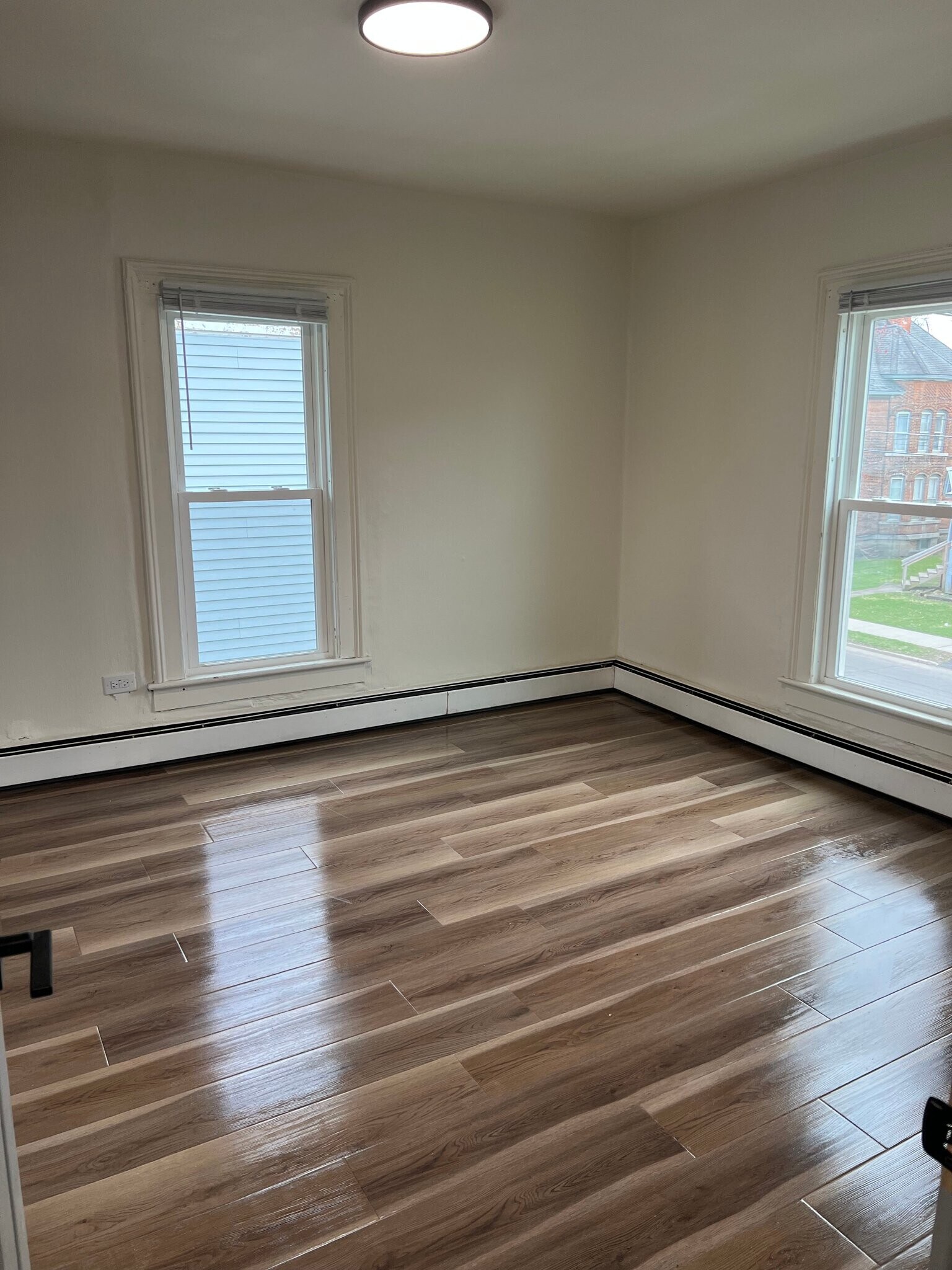 Building Photo - 11 Rickard St