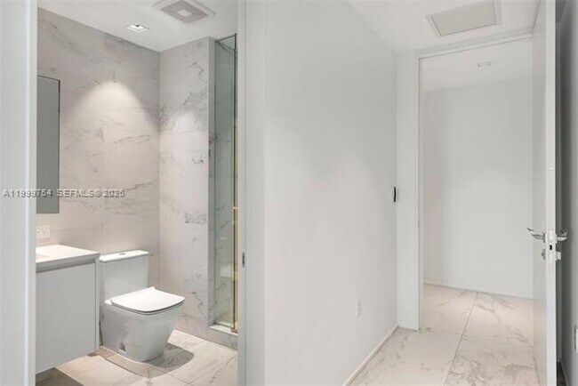 Building Photo - 1000 Biscayne Blvd