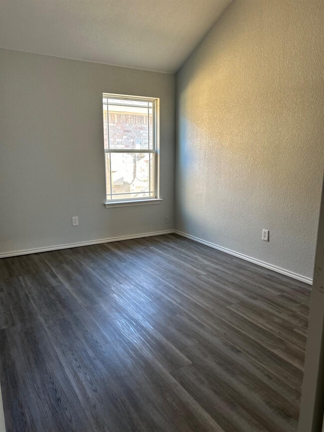 Building Photo - 3601 Pontiac Ave