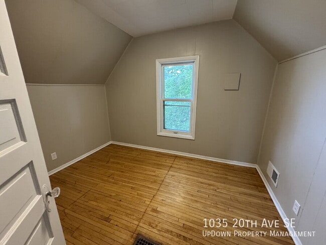Building Photo - 1035 20th Ave SE