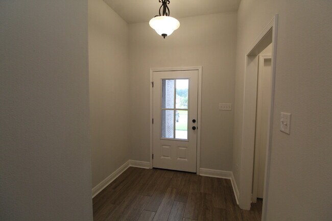 Building Photo - Sweetbarb Estates 3BR Home Near I-10 & Pine Forest Rd with Quartz Kitchen, LVP Flooring, 2-Car Ga...