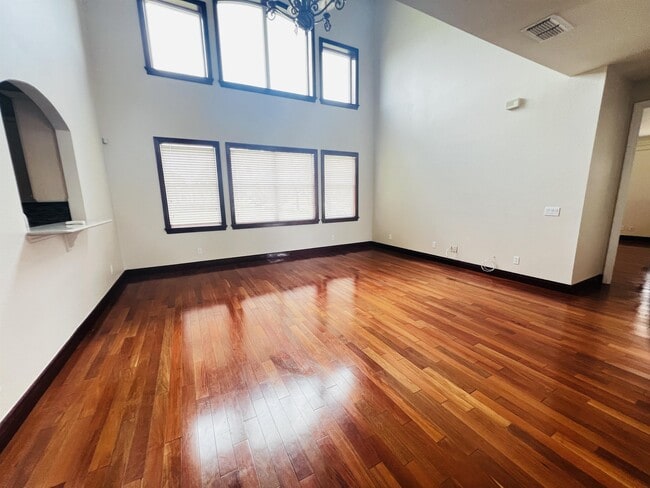 Building Photo - 2831 Paige Dr