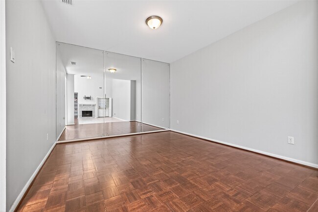 Building Photo - 5218 Palmetto St